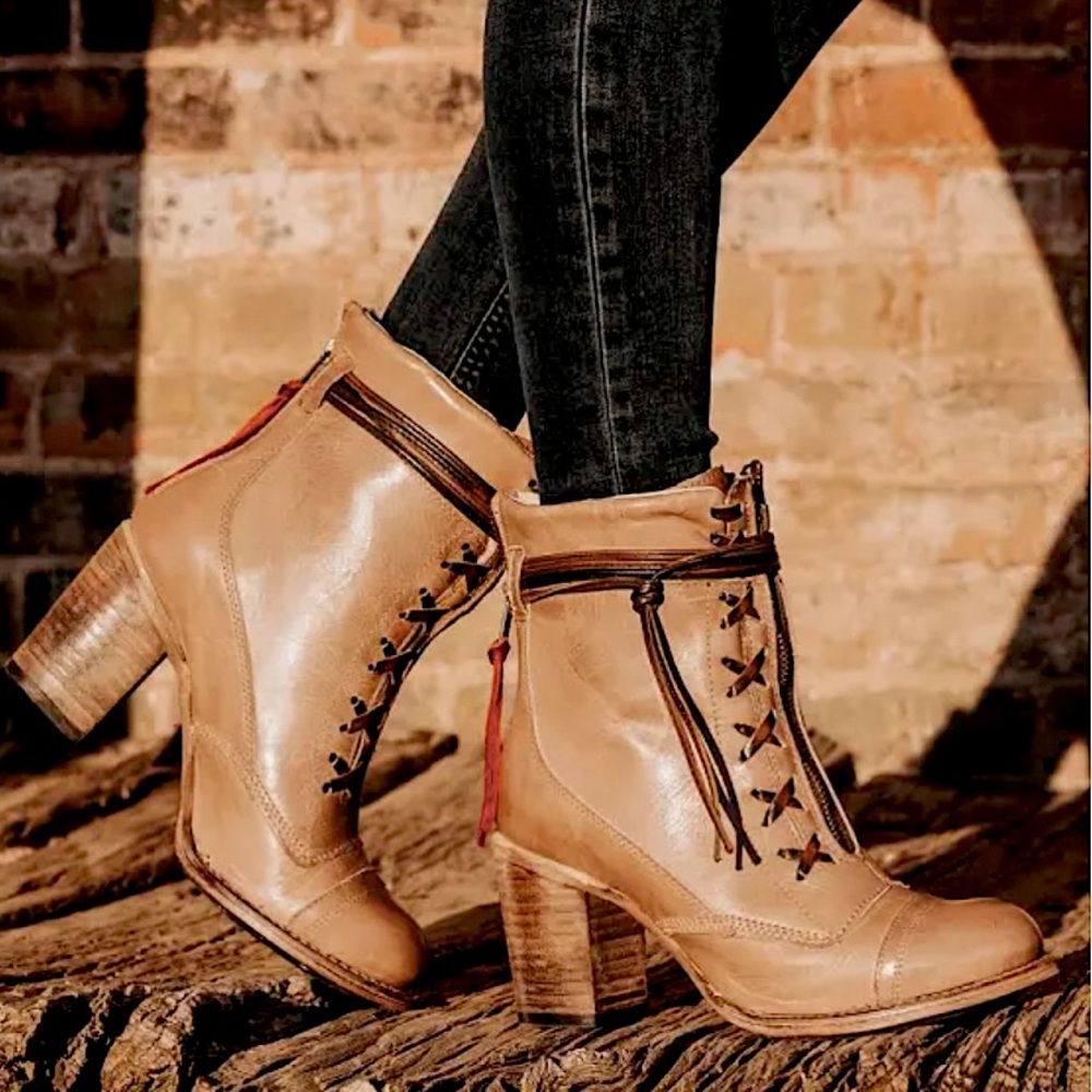 Freebird Bailey size 8 in Taupe